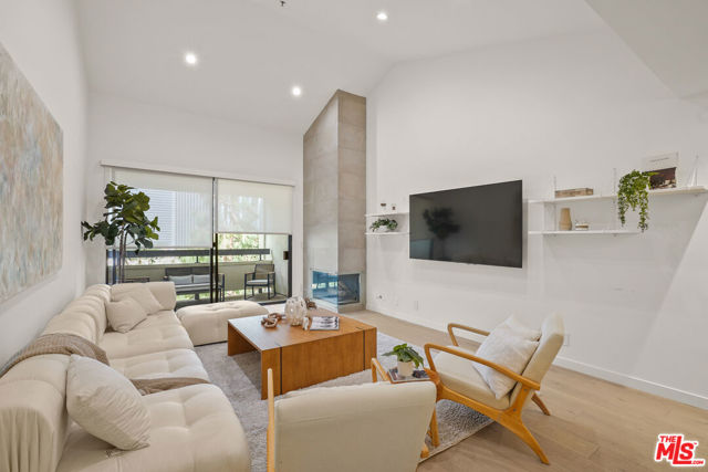 Property photo of 2122 Century Park LN