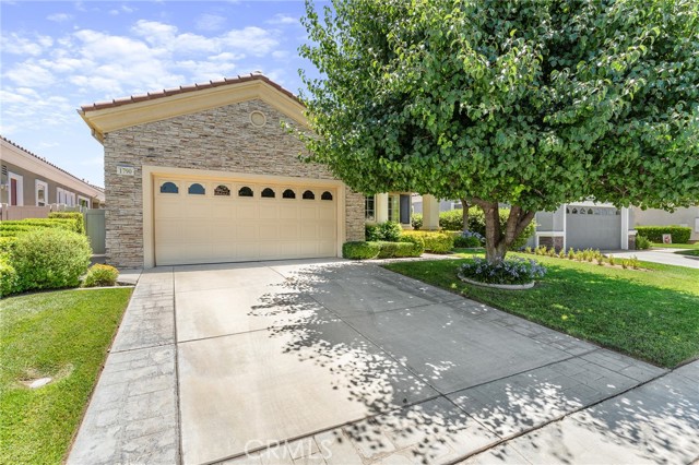 Property photo of 1790 N Forest Oaks DR