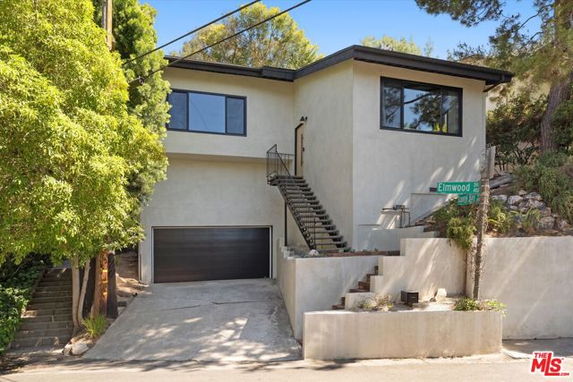 Photo of 424 Elmwood Dr