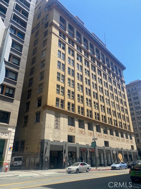 Property photo of 215 W 7th ST