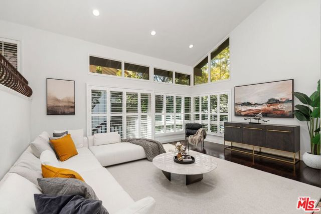 Property photo of 2880 Woodwardia DR