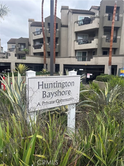 Property photo of 400 Lake St #208