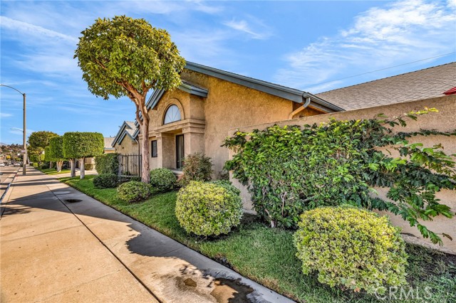 Property photo of 320 N Montebello
