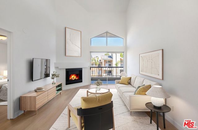 Property photo of 5565 Canoga AV