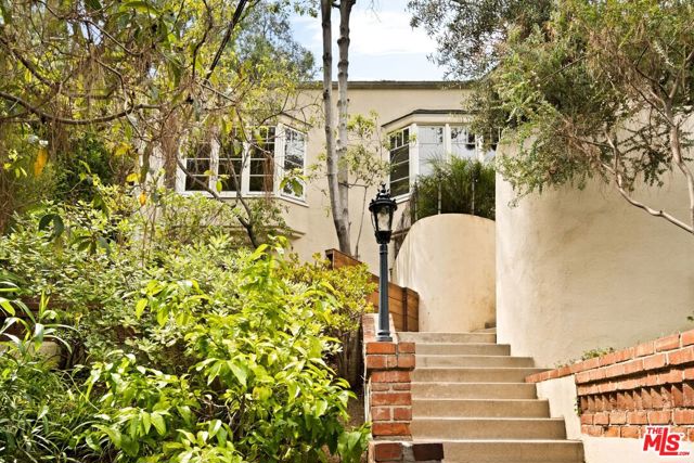 Property photo of 8569 Wonderland AV