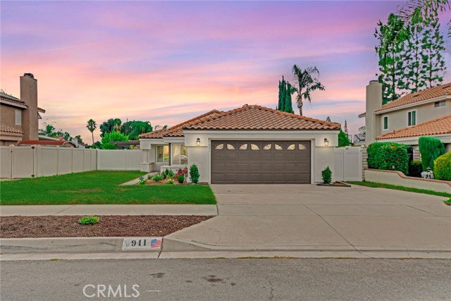 Property photo of 941 Kensington DR