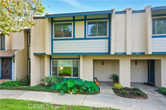 Property photo of 1027 E Vaught CT