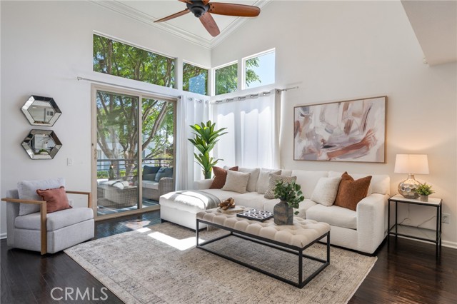 Photo of 5547 Strand