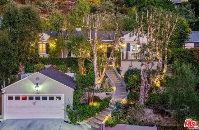 Property photo of 1528 Forest Knoll DR