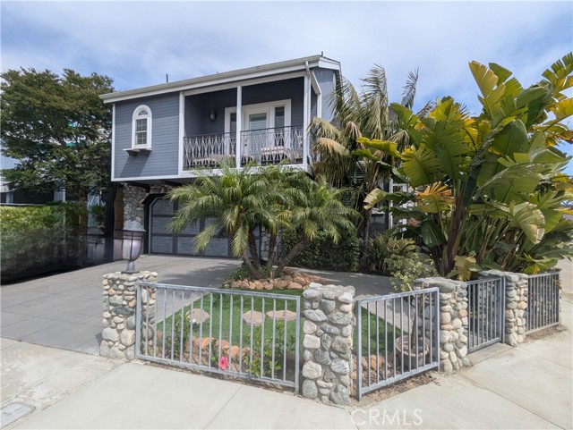 Property photo of 370 Bayside DR