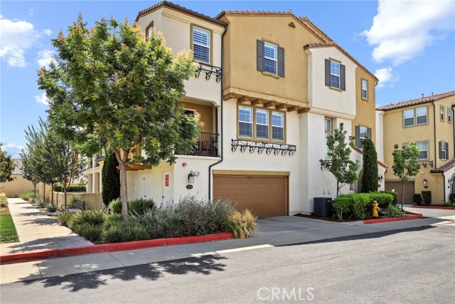 Property photo of 911 Santa Fe AV