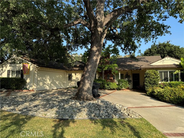 Property photo of 1648 Highland Oaks DR
