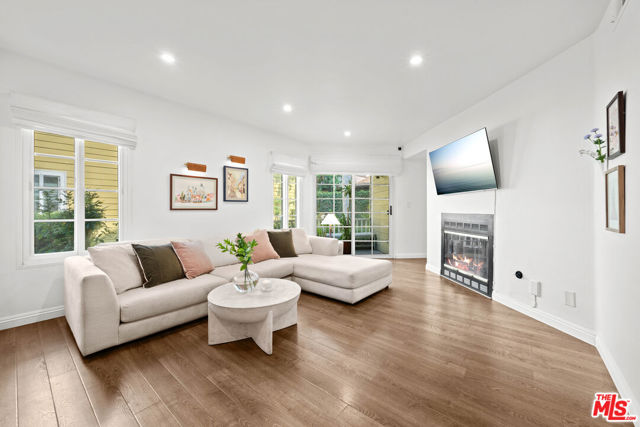 Property photo of 6626 Clybourn AV