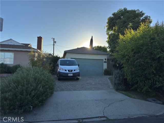 Photo of 6631 Densmore Av