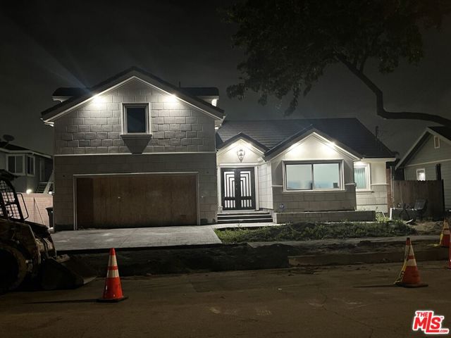 Property photo of 9833 N Palm ST