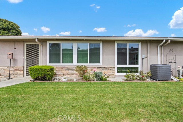 Property photo of 13451 Danbury LN