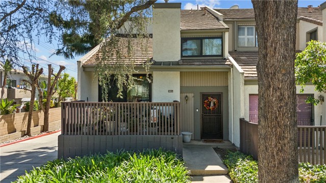 Property photo of 582 W Huntington DR