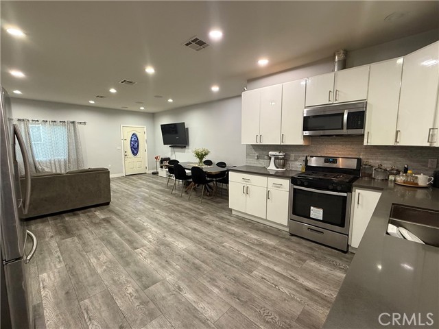 Property photo of 14615 Wyandotte ST
