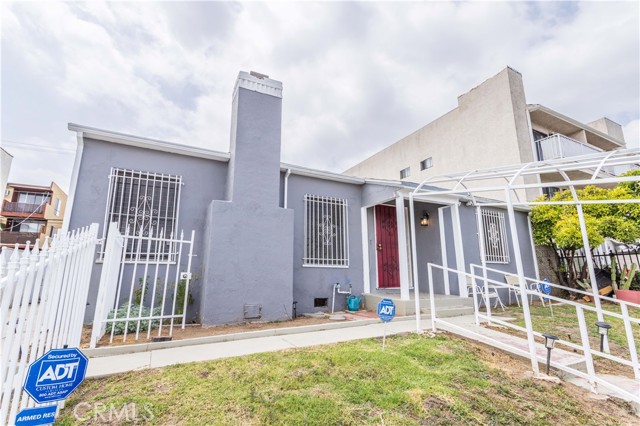 Property photo of 901 N Alexandria AV