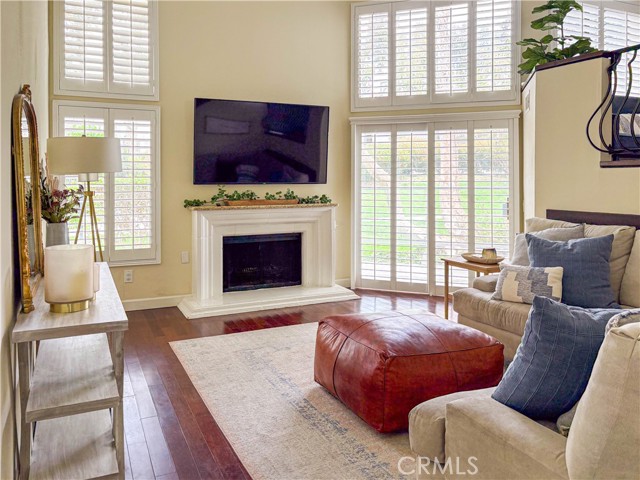 Property photo of 166 N Singingwood ST