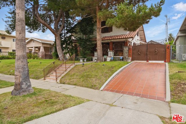 Property photo of 128 N St Andrews PL