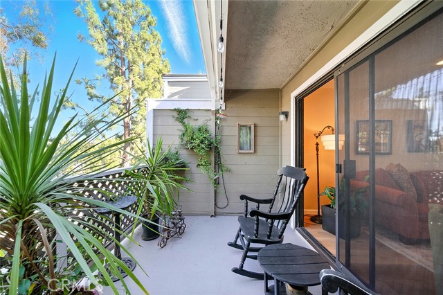 Property photo of 18 Oak Spring LN