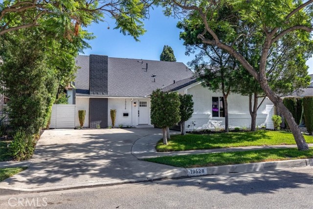 Property photo of 19528 Ray CR