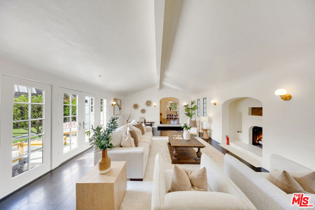 Property photo of 900 S Ridgeley DR