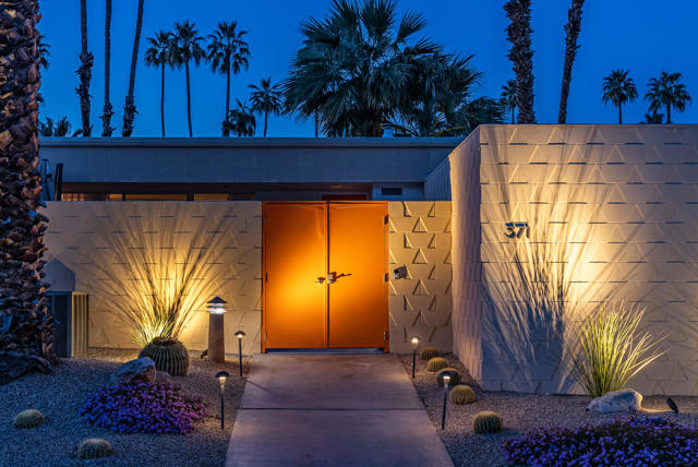 Property photo of 371 Desert Lakes DR