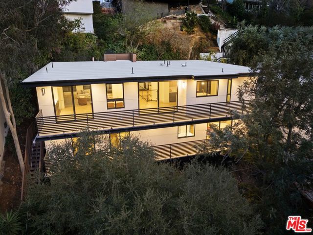 Property photo of 3147 Hollyridge DR