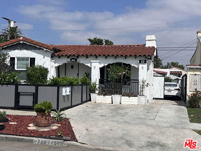 Property photo of 715 W 104th ST