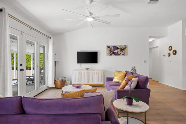 Property photo of 1489 E Francis DR