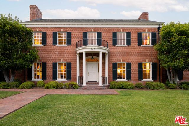 Property photo of 324 S Rimpau BL