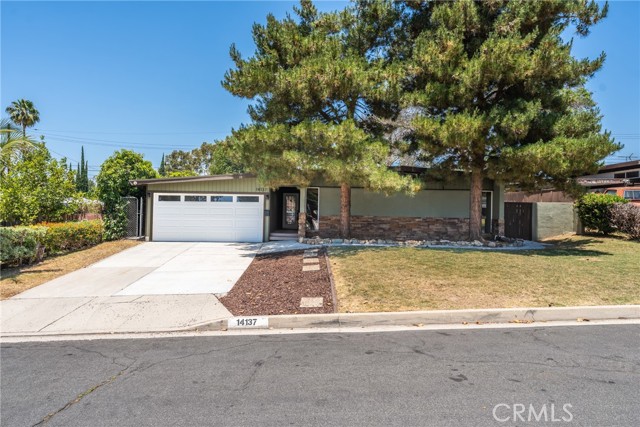 Property photo of 14137 Viburnum DR