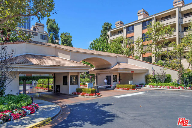 Property photo of 2132 Century Park LN