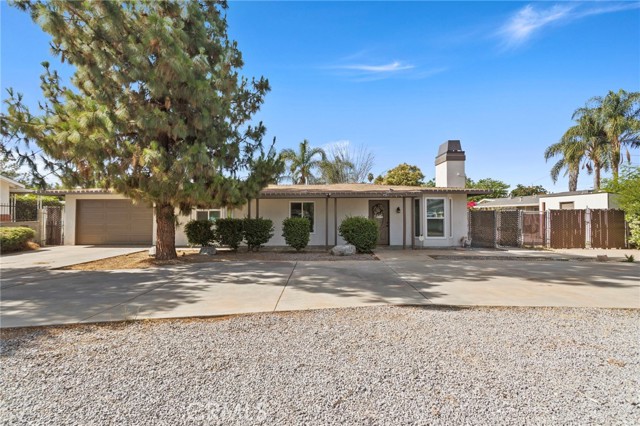 Property photo of 1443 E Devonshire AV