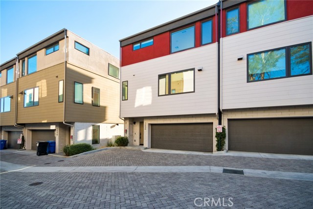Property photo of 1050 N Joels PL