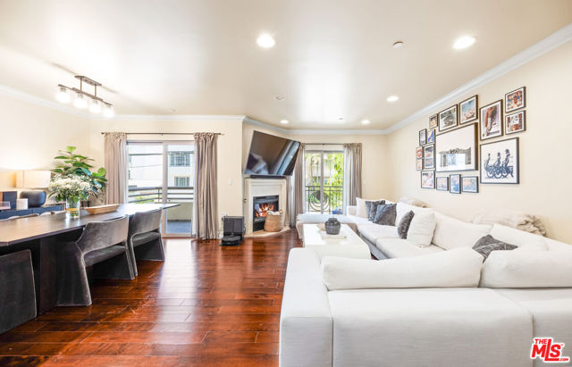 Property photo of 951 Granville AV
