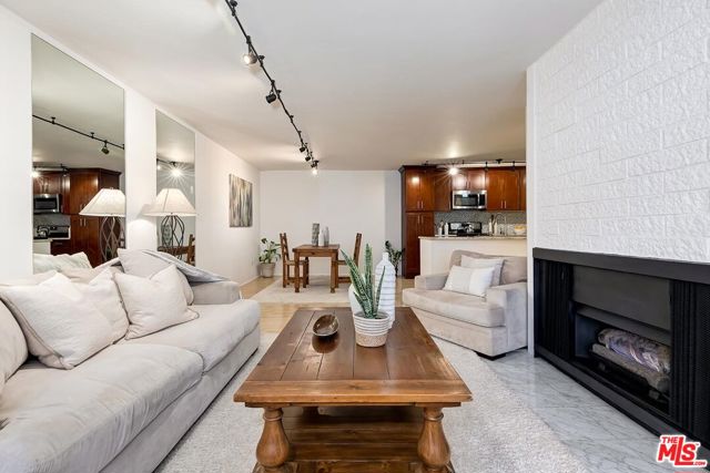 Property photo of 421 S La Fayette Park PL