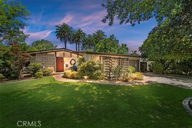 Photo of 901 E Walnut Av