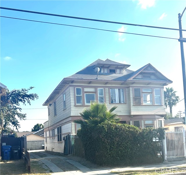 Property photo of 146 E 45th ST