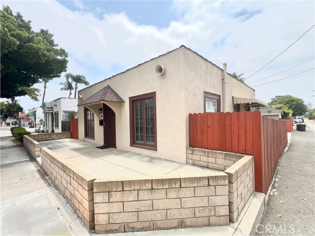 Property photo of 714 E Chapman AV