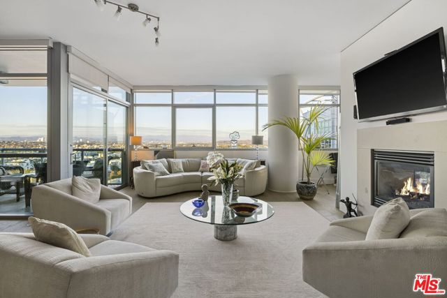 Property photo of 13650 Marina Pointe DR