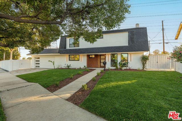 Photo of 10521 Cedros Av