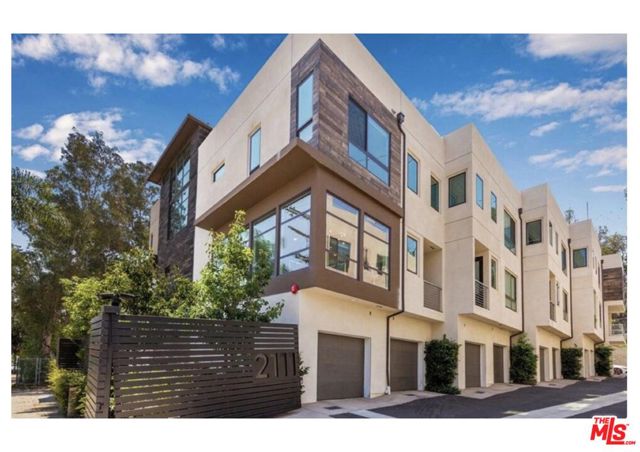 Property photo of 2111 N Cahuenga BL