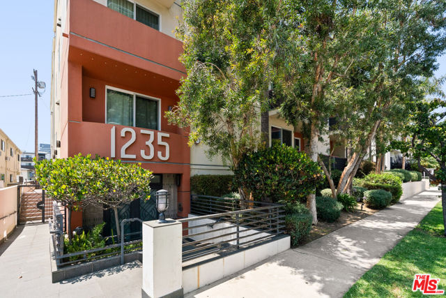 Property photo of 1235 Granville AV