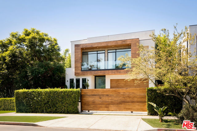 Property photo of 839 N Genesee AV