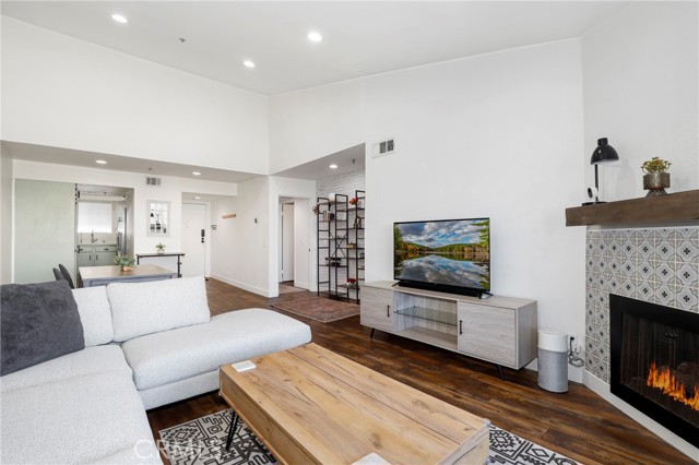 Photo of 6545 Reseda