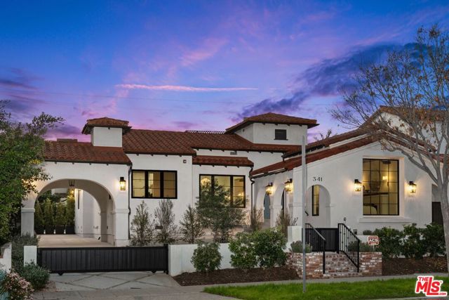 Photo of 341 S Roxbury Dr