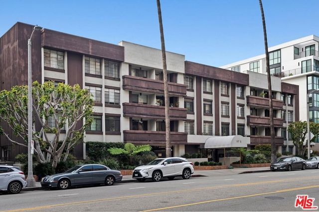 Property photo of 117 S Doheny DR